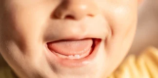 9 Tanda Bayi Sedang Tumbuh Gigi 9 Tanda Bayi Sedang Tumbuh Gigi