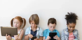 Mendidik Anak di Era Digital: Tantangan dan Solusi untuk Orang Tua Mendidik Anak di Era Digital Tantangan dan Solusi untuk Orang Tua