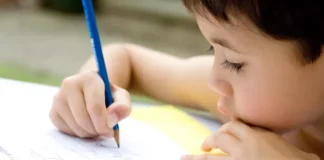 5 Alasan Menulis Tangan Bisa Tingkatkan Kecerdasan Anak di Era Digital 5 Alasan Menulis Tangan Bisa Tingkatkan Kecerdasan Anak di Era Digital, menulis tangan, perkembangan otak anak, motorik halus, teknologi digital, kecerdasan anak