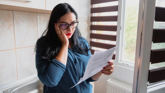 mengatur gaji bulanan, cara menabung efektif, tips liburan hemat, keuangan pribadi, rekening tabungan