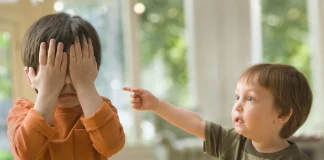 5 Trik Redirection: Cara Cerdas Hentikan Kebiasaan Anak Memukul Tanpa Marah hentikan kebiasaan anak memukul, trik redirection, emosi anak, mengatasi anak agresif, parenting positif