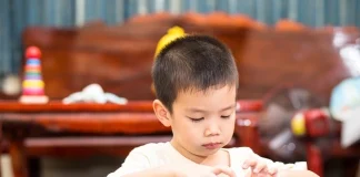 9 Dampak Buruk Kecanduan Gawai pada Anak dan Cara Mengatasinya kecanduan gawai, dampak gadget pada anak, bahaya gadget untuk anak, cara mengatasi kecanduan gadget, anak kecanduan gadget